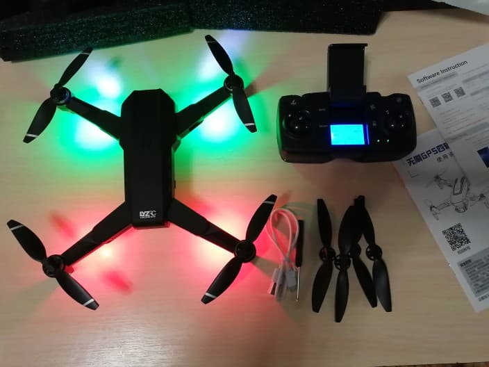 XKJ L900PRO: бюджетный мини квадрокоптер с HD камерой 7 led l900pro