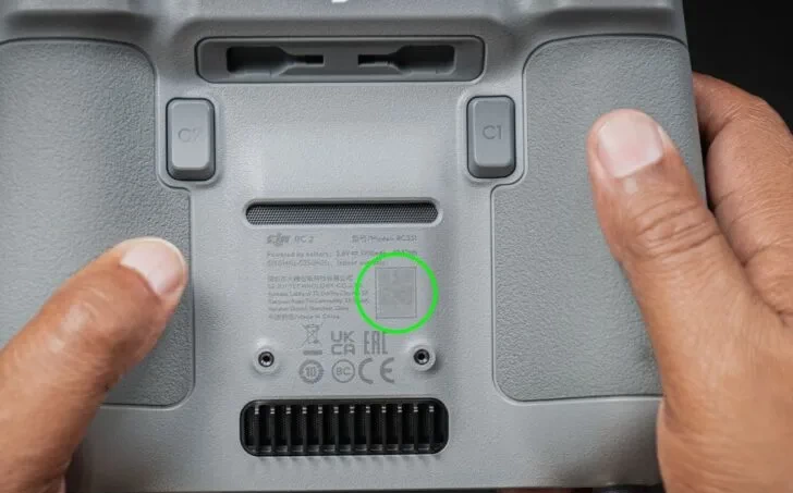 Где находится серийный номер дрона DJI Air 3 11 air3rc2sn