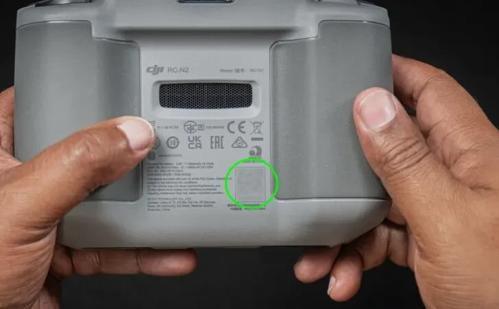 Где находится серийный номер дрона DJI Air 3 10 air3rcn2sn