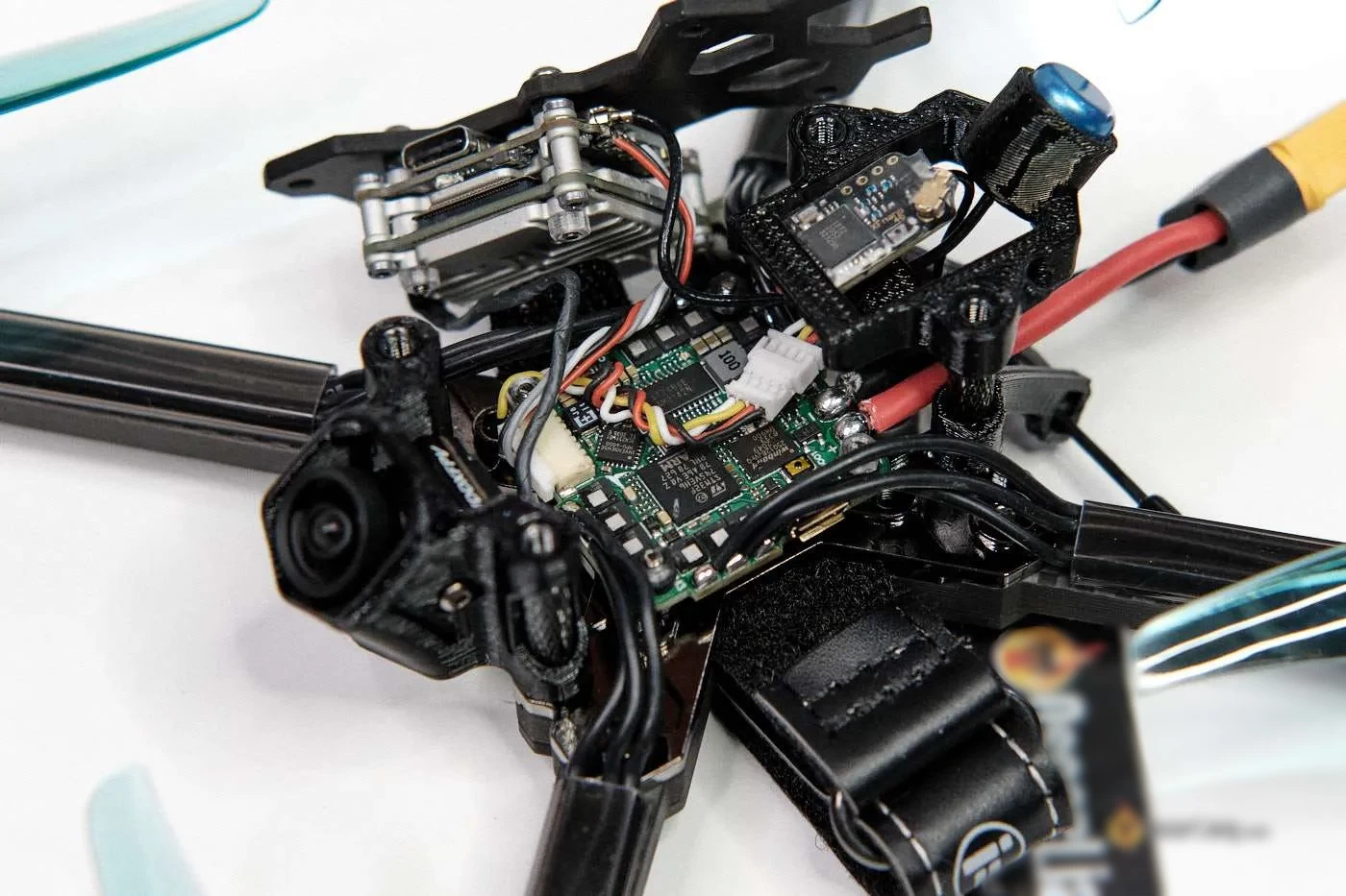 Как выбрать лучший полетный контроллер для FPV-дрона 32 iflight mach r5 hd bnf racing drone fc stack vista remove top plate